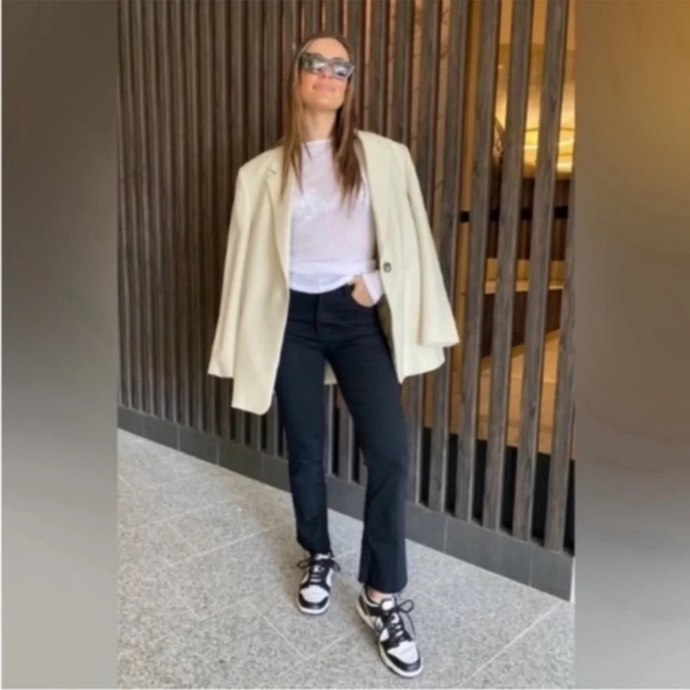 Mother Jeans The Hustler Ankle Fray in Not Guilty